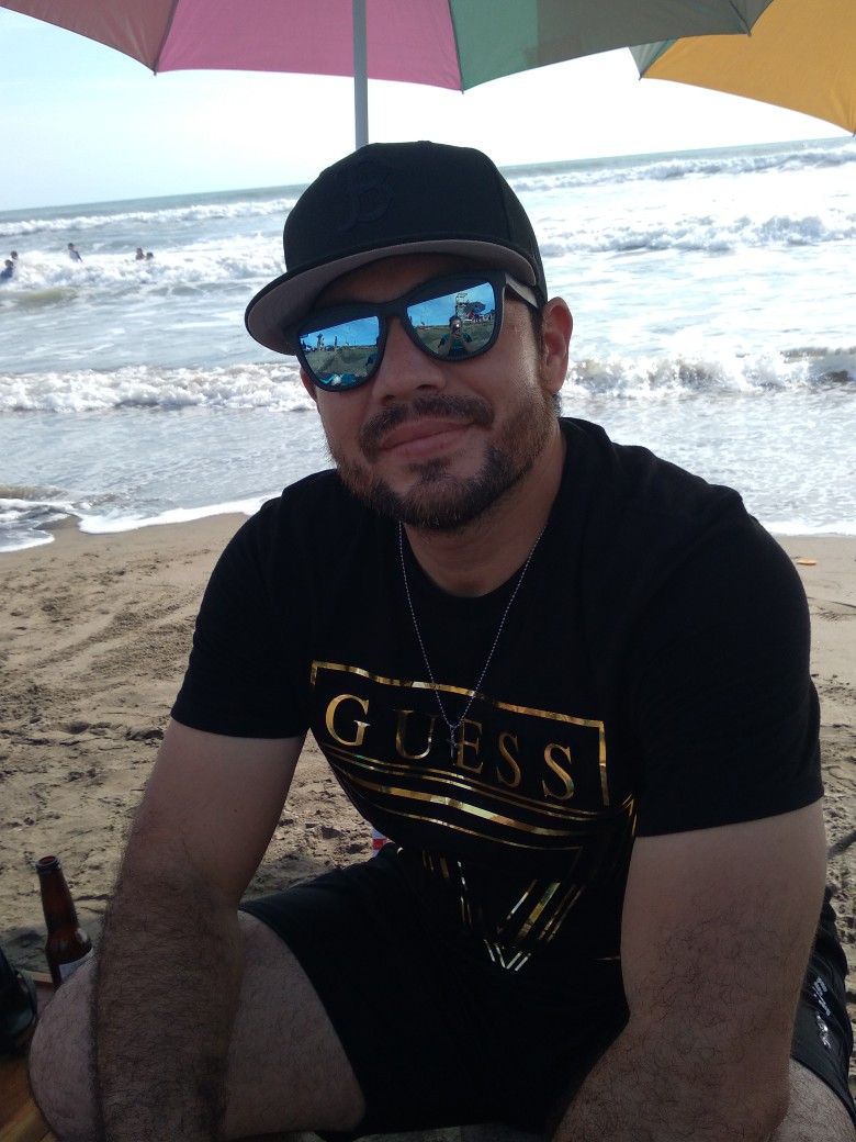 <em>Steven Cardona</em>